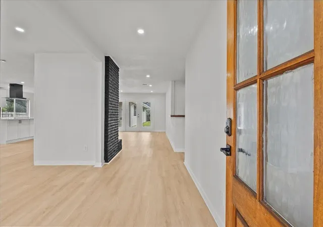 3rd image of 5762 Birdwood Rd, Houston, TX 77096 | MLS# 32357309