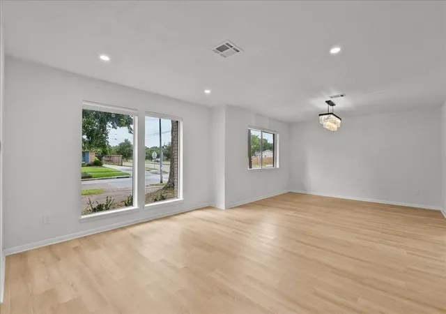 4th image of 5762 Birdwood Rd, Houston, TX 77096 | MLS# 32357309