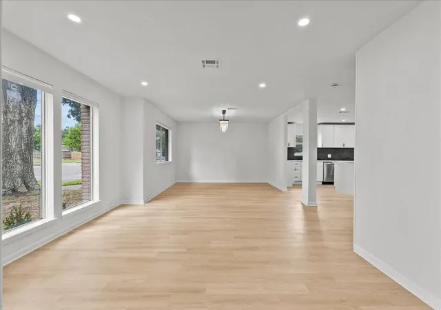 5th image of 5762 Birdwood Rd, Houston, TX 77096 | MLS# 32357309