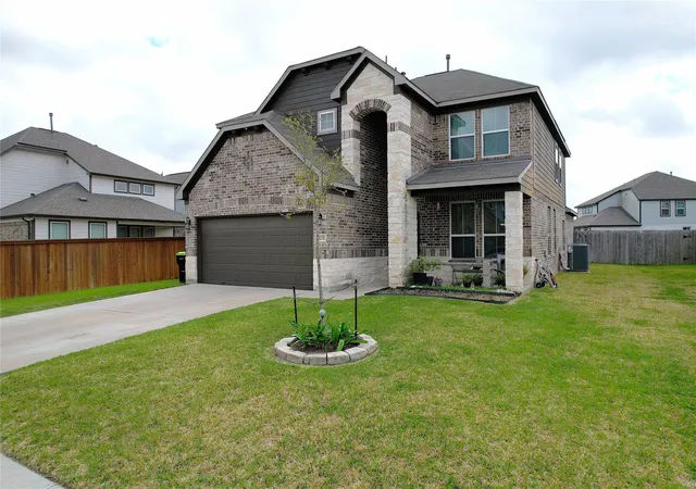Photo 1 of Single family home for sale at 3231 Owl Hollow Dr, Rosenberg, TX 77471 | MLS# 3078549 | Listing updated on 2026-09-03