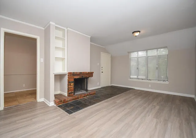 4th image of 2585 Marilee Ln, Houston, TX 77057