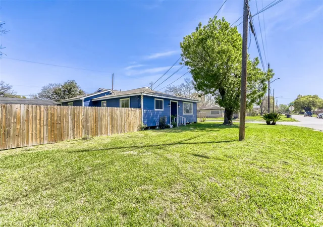 2nd image of 4843 Bricker St, Houston, TX 77033 | MLS# 55398615