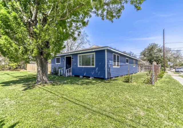 3rd image of 4843 Bricker St, Houston, TX 77033 | MLS# 55398615