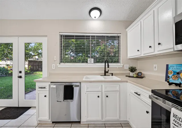 Homes for sale in Friendswood, TX | 16615 Barcelona Dr, Friendswood, TX 77546 | MLS# 32677721