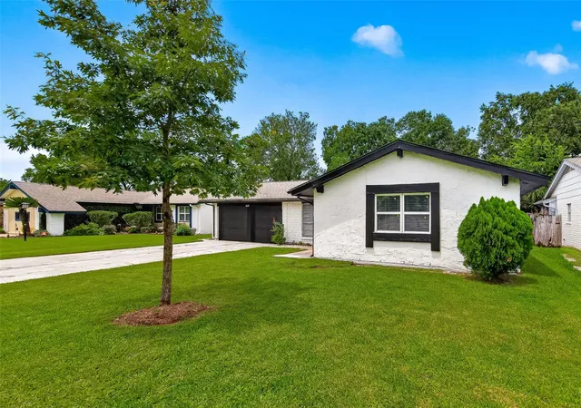 Homes for sale in Friendswood, TX | 16615 Barcelona Dr, Friendswood, TX 77546 | MLS# 32677721