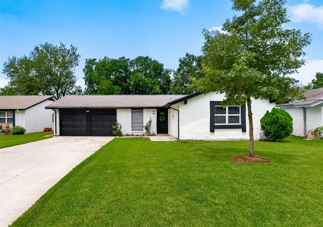 Homes for sale in Friendswood, TX | 16615 Barcelona Dr, Friendswood, TX 77546 | MLS# 32677721