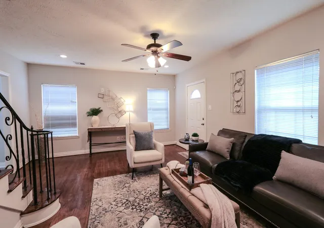 3rd image of 4609 University Oaks Blvd, Houston, TX 77004 | MLS# 55773295