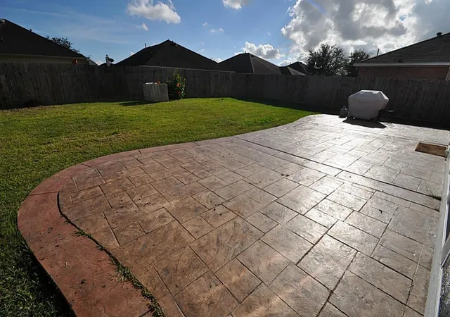 3rd image of 2931 Silver Landing Ln, Dickinson, TX 77539 | MLS# 76419519