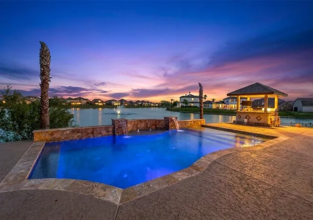 2nd image of 8 Cypress Point Ct, Manvel, TX 77578 | MLS# 35129557