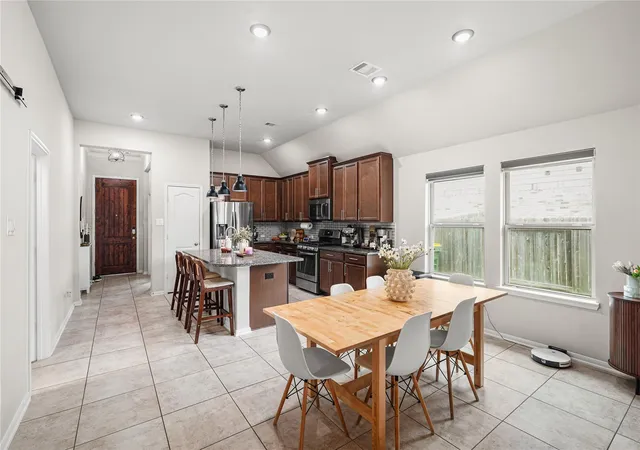 3rd image of 2109 Hickory Valley Ct, Pearland, TX 77581 | MLS# 81089966