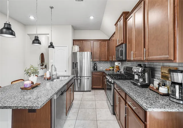 5th image of 2109 Hickory Valley Ct, Pearland, TX 77581 | MLS# 81089966