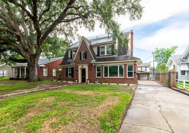 3rd image of 2422 Pecos St, Beaumont, TX 77702 | MLS# 10817824