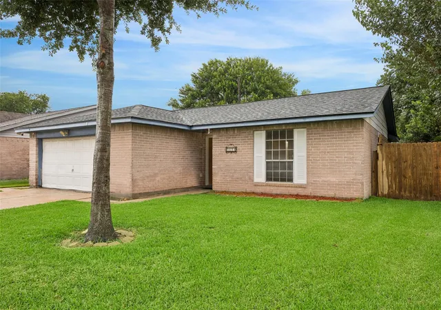 2nd image of 2114 Mocking Bird Ln, Baytown, TX 77520 | MLS# 80849466