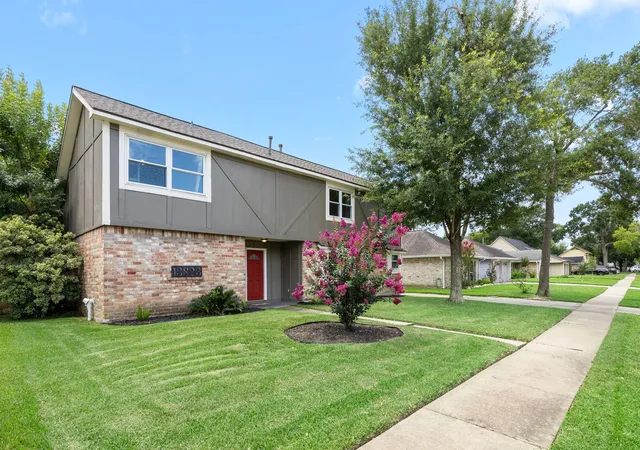 2nd image of 13823 Ivymount Dr, Sugar Land, TX 77498 | MLS# 17186967