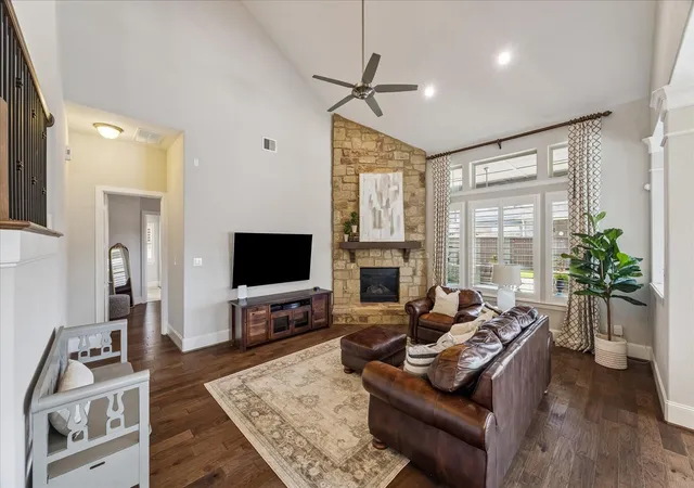 2nd image of 1819 Eagle Creek Dr, Friendswood, TX 77546 | MLS# 91895913