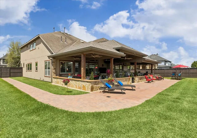 Photo 4 of Single family home for sale at 1819 Eagle Crk Dr, Friendswood, TX 77546 | MLS# 91895913 | Listing updated on 2026-10-07