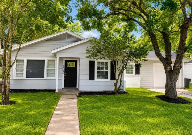 Photo 1 of Single family home for sale at 6018 Beldart St, Houston, TX 77033 | MLS# 14976719 | Listing updated on 2026-09-04