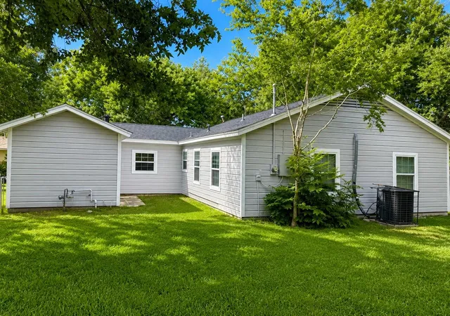Photo 3 of Single family home for sale at 6018 Beldart St, Houston, TX 77033 | MLS# 14976719 | Listing updated on 2026-09-04