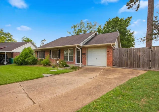 Photo 3 of Sale Pending at 3019 Stally St, Houston, TX 77092 | MLS# 66323960 | Listing updated on 2026-09-06