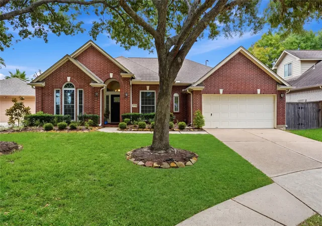 Photo 1 of Single family home for sale at 8027 Summer Brk Ct, Sugar Land, TX 77479 | MLS# 44554593 | Listing updated on 2026-09-27