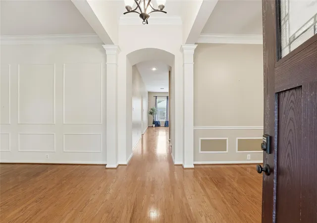 Photo 3 of Single family home for sale at 8027 Summer Brk Ct, Sugar Land, TX 77479 | MLS# 44554593 | Listing updated on 2026-09-27
