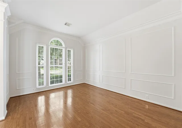 Photo 3 of Single family home for sale at 8027 Summer Brk Ct, Sugar Land, TX 77479 | MLS# 44554593 | Listing updated on 2026-09-27