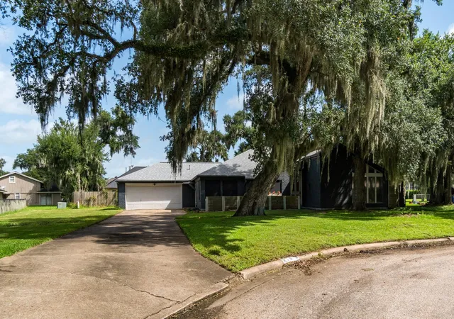 Homes for sale in West Columbia, TX | 14 Seminole Ln, West Columbia, TX 77486 | MLS# 63843887