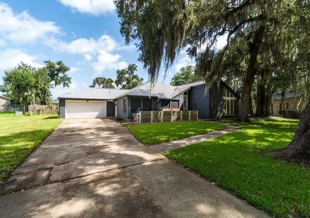Homes for sale in West Columbia, TX | 14 Seminole Ln, West Columbia, TX 77486 | MLS# 63843887