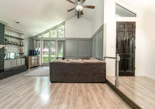 Homes for sale in West Columbia, TX | 14 Seminole Ln, West Columbia, TX 77486 | MLS# 63843887
