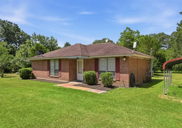 Homes for sale in North Zulch, TX | 14021 Hwy 21 W, North Zulch, TX 77872 | MLS# 17142499