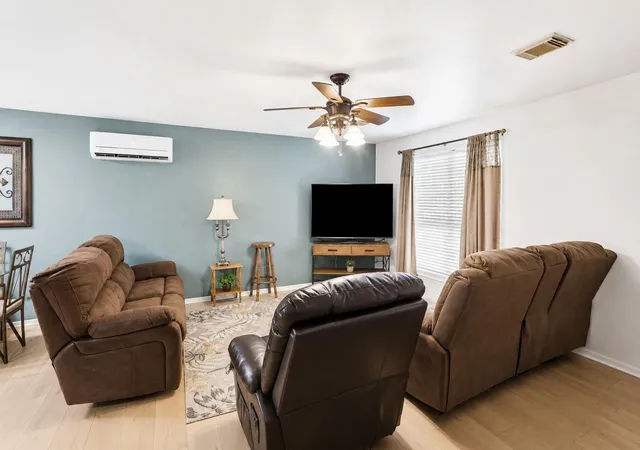 Homes for sale in North Zulch, TX | 14021 Hwy 21 W, North Zulch, TX 77872 | MLS# 17142499