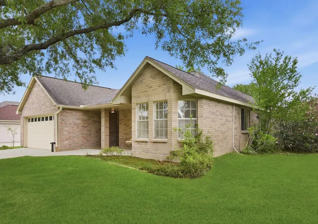 Photo 3 of Single family home for sale at 2739 S Peach Holw Cir, Pearland, TX 77584 | MLS# 93816379 | Listing updated on 2026-09-21