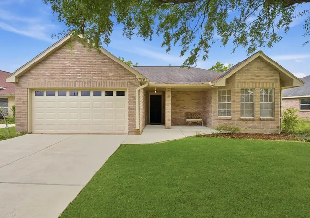 Photo 3 of Single family home for sale at 2739 S Peach Holw Cir, Pearland, TX 77584 | MLS# 93816379 | Listing updated on 2026-09-21