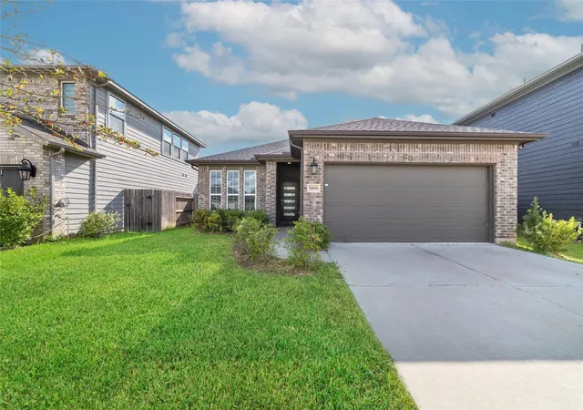 Photo 1 of Sale Pending at 7819 Wyndham Harbor Ct, Richmond, TX 77407 | MLS# 76473242 | Listing updated on 2026-09-19