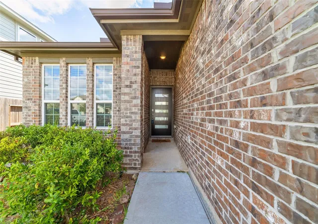 Photo 3 of Sale Pending at 7819 Wyndham Harbor Ct, Richmond, TX 77407 | MLS# 76473242 | Listing updated on 2026-09-19