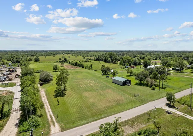Photo 3 of Single family home for sale at 5531 County Rd 435, Alvin, TX 77511 | MLS# 5434204 | Listing updated on 2026-08-20