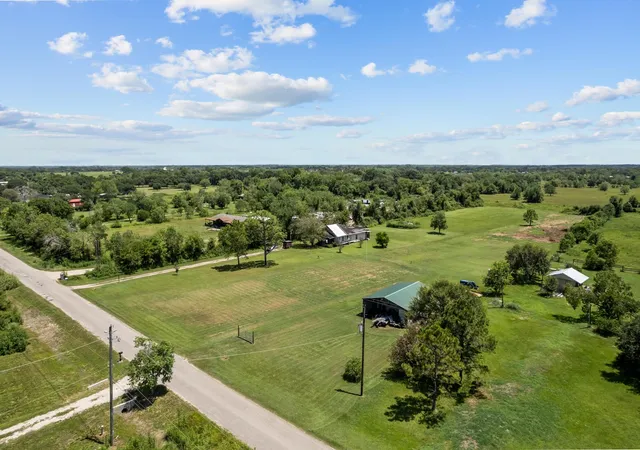 Photo 3 of Single family home for sale at 5531 County Rd 435, Alvin, TX 77511 | MLS# 5434204 | Listing updated on 2026-08-20