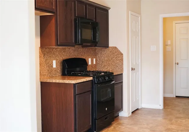 5th image of 10810 Sun River Falls Dr, Humble, TX 77396 | MLS# 90646490