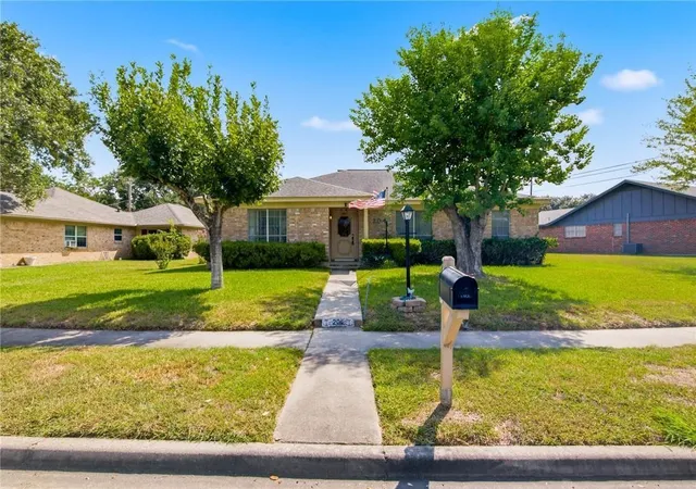 Photo 1 of Single family home for sale at 204 King Arthur St, Victoria, TX 77904 | MLS# 13267259 | Listing updated on 2026-08-29