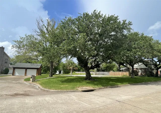 1st image of 717 Quintana Roo Pl, Seabrook, TX 77586 | MLS# 86966079