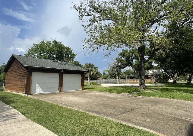4th image of 717 Quintana Roo Pl, Seabrook, TX 77586 | MLS# 86966079