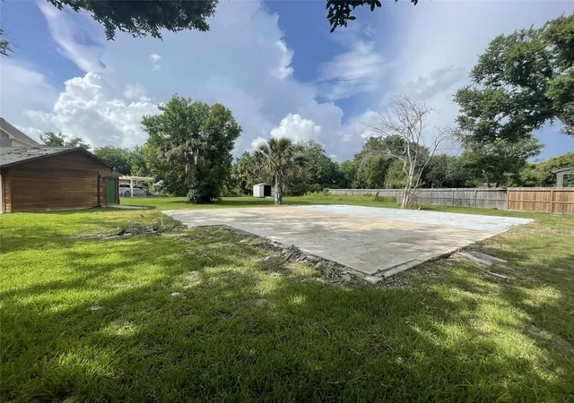 5th image of 717 Quintana Roo Pl, Seabrook, TX 77586 | MLS# 86966079