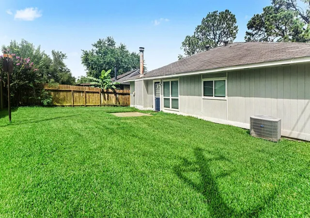 Homes for sale in Friendswood, TX | 2431 Tall Ships Dr, Friendswood, TX 77546 | MLS# 40025667