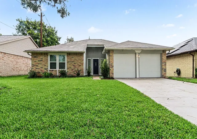 Homes for sale in Friendswood, TX | 2431 Tall Ships Dr, Friendswood, TX 77546 | MLS# 40025667