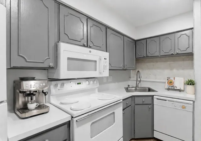 Photo 3 of Condo for sale at 2507 Marilee Ln #1, Houston, TX 77057 | MLS# 74970926 | Listing updated on 2026-09-25
