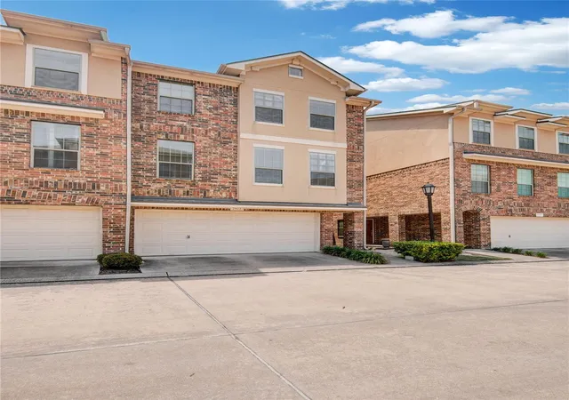 Photo 4 of Townhouse for sale at 7903 Bachwood Dr, Houston, TX 77040 | MLS# 14636710 | Listing updated on 2026-07-03