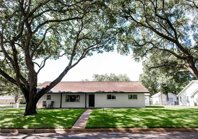 1st image of 503 Maxine, East Bernard, TX 77435 | MLS# 10218696