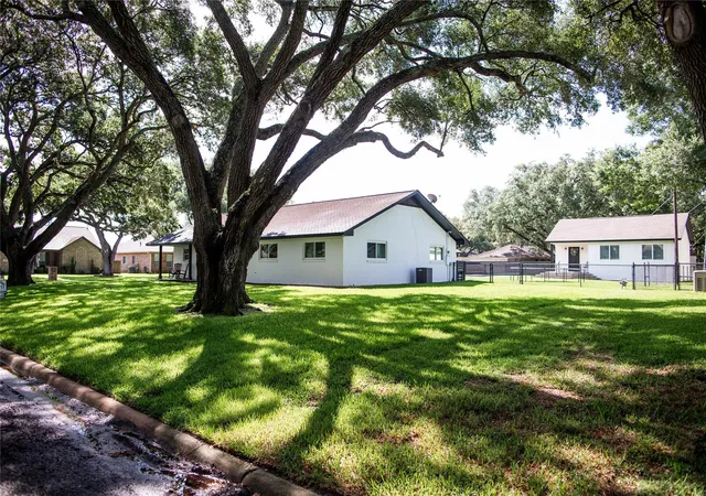 2nd image of 503 Maxine, East Bernard, TX 77435 | MLS# 10218696
