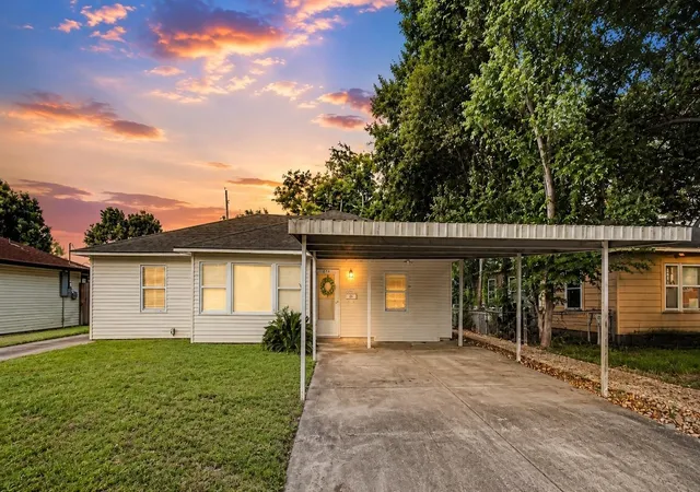 1st image of 2016 Vince St, Pasadena, TX 77502 | MLS# 32429254