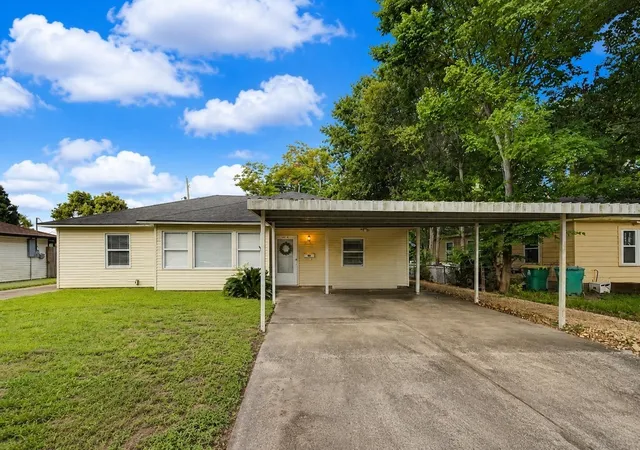 2nd image of 2016 Vince St, Pasadena, TX 77502 | MLS# 32429254
